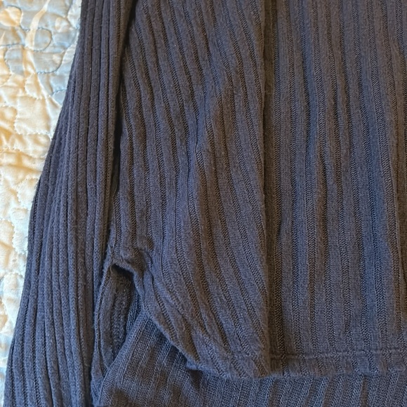 American Eagle Sweater - Picture 3 of 6